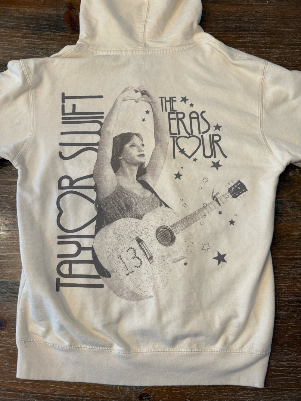 NWOT TAYLOR SWIFT FEARLESS HEART ERAS TOUR HOODIE, MEDIUM